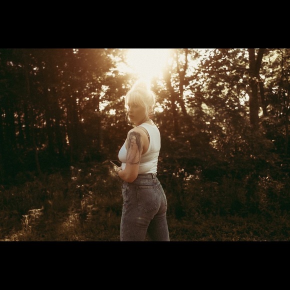 Meet your Posher, Tara - Picture 1 of 6